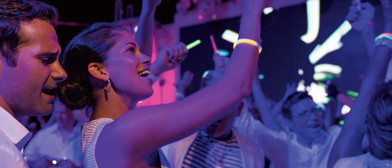 The nightclub Spice H2O with a dance floor under the stars