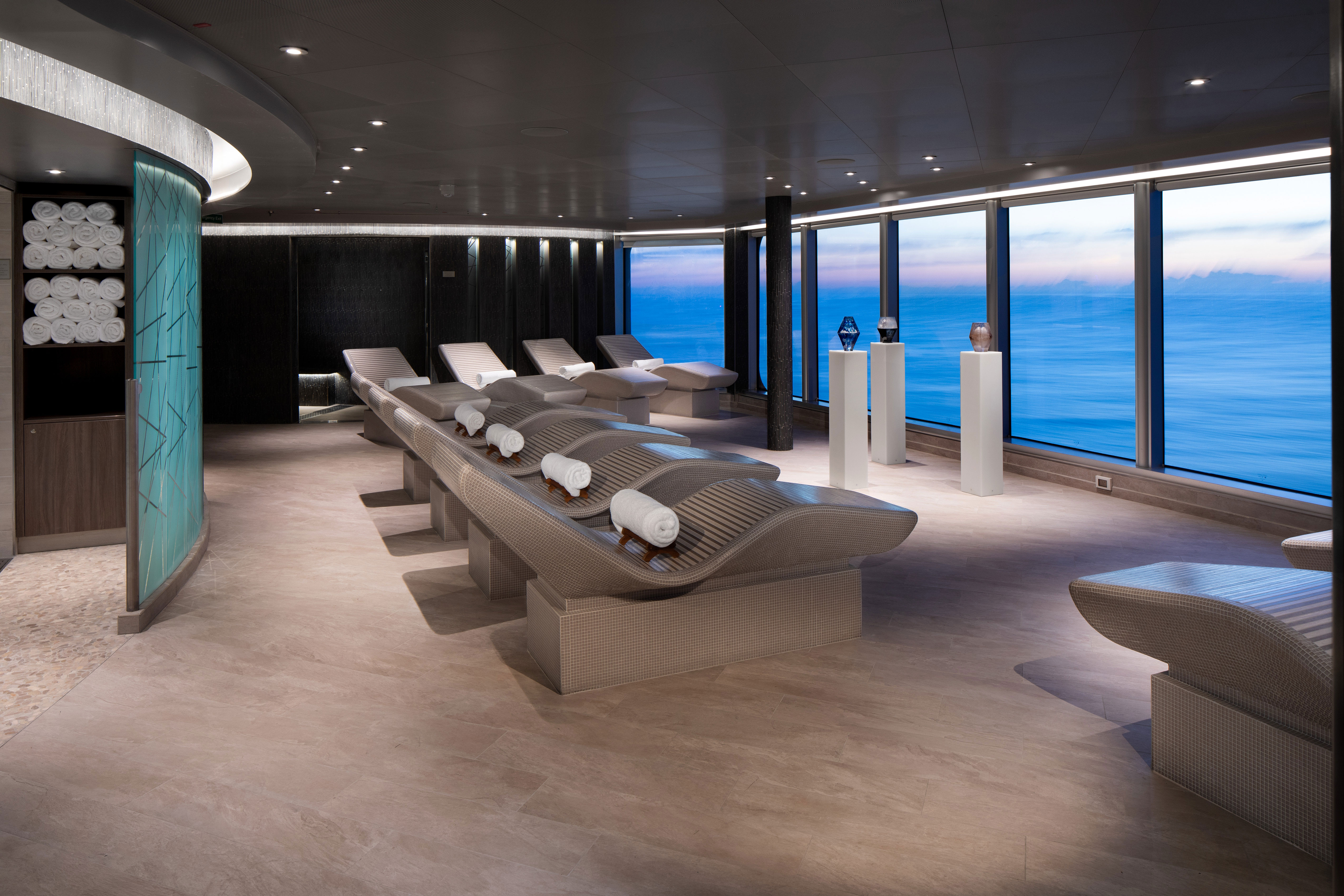 Heated thermal beds in the spa