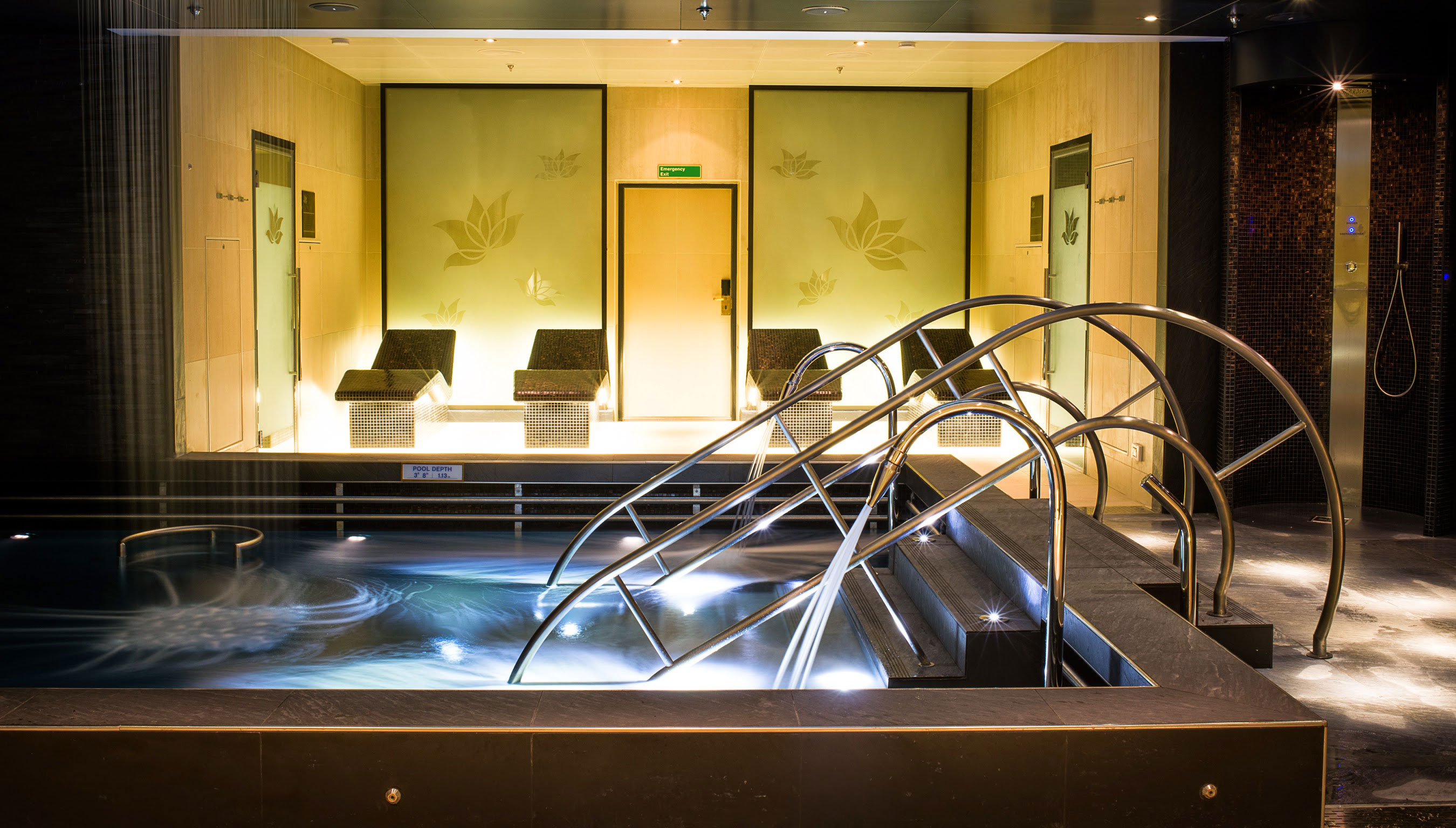 Heated thermal beds in the spa