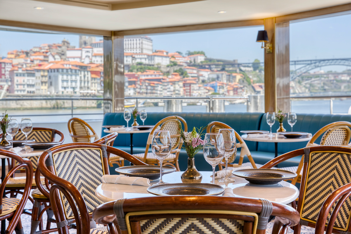 The elegant bistro