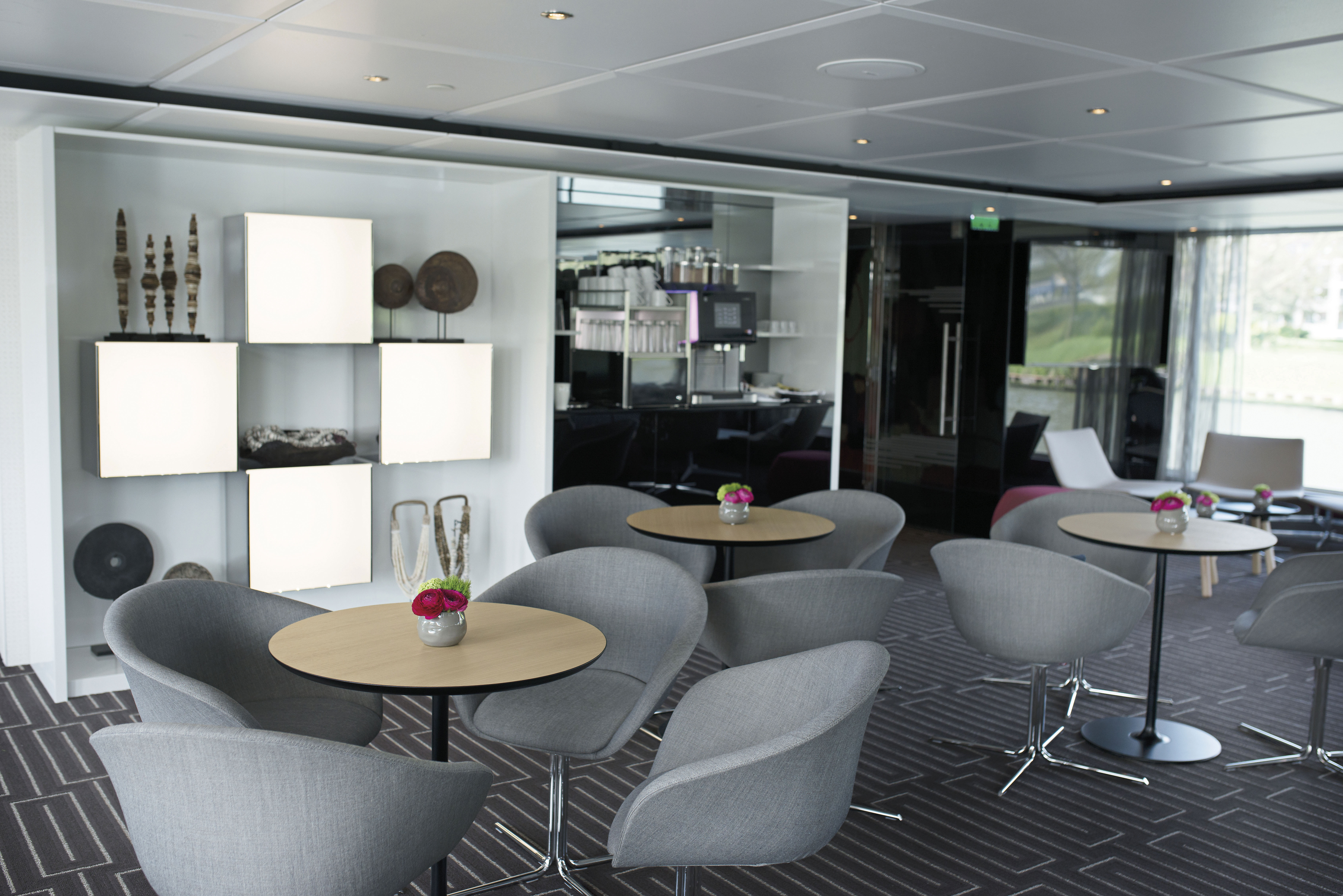 Horizon Lounge