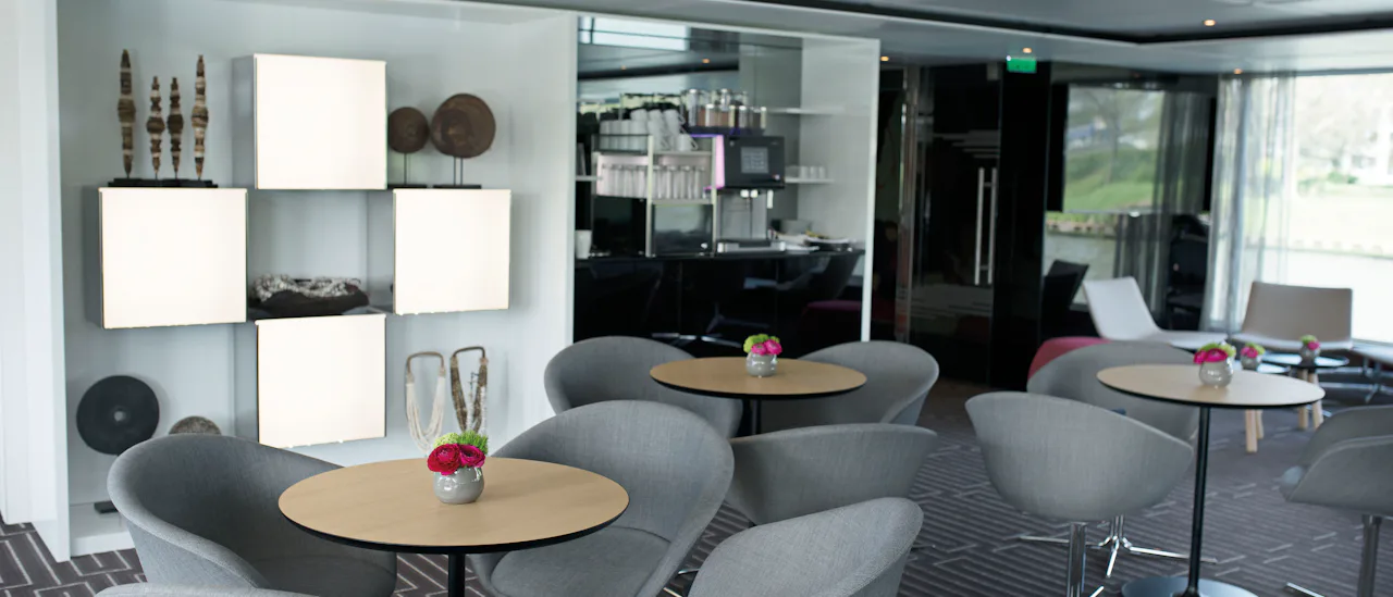 Horizon Lounge