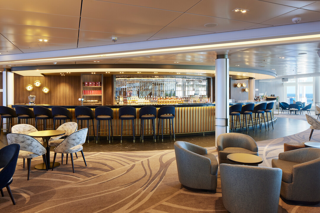 For glamorous evenings sipping exclusively crafted cocktails, Amber Lounge  is the place to be