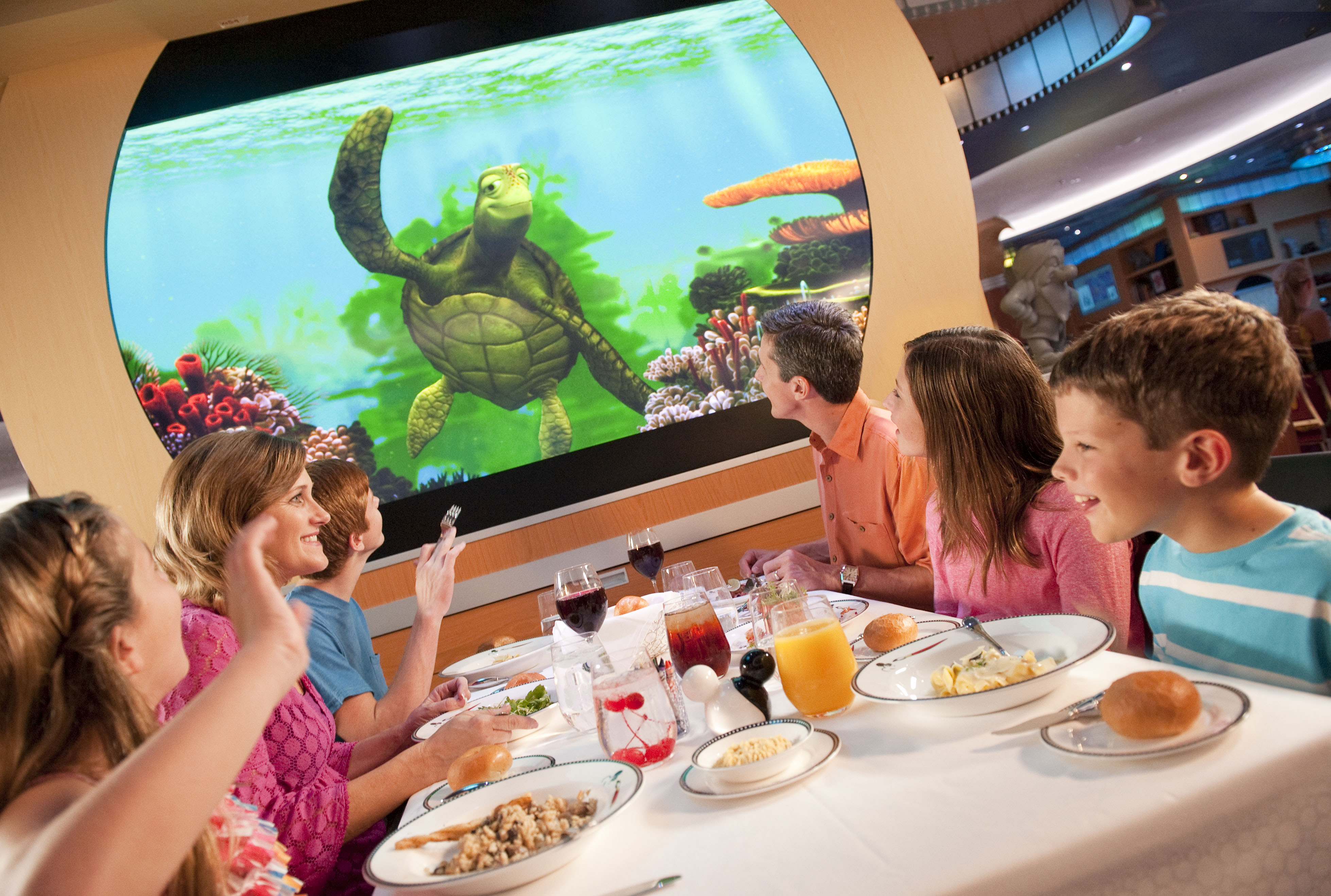 At Animatos Palate you can join an interactive dinner show during your dinner