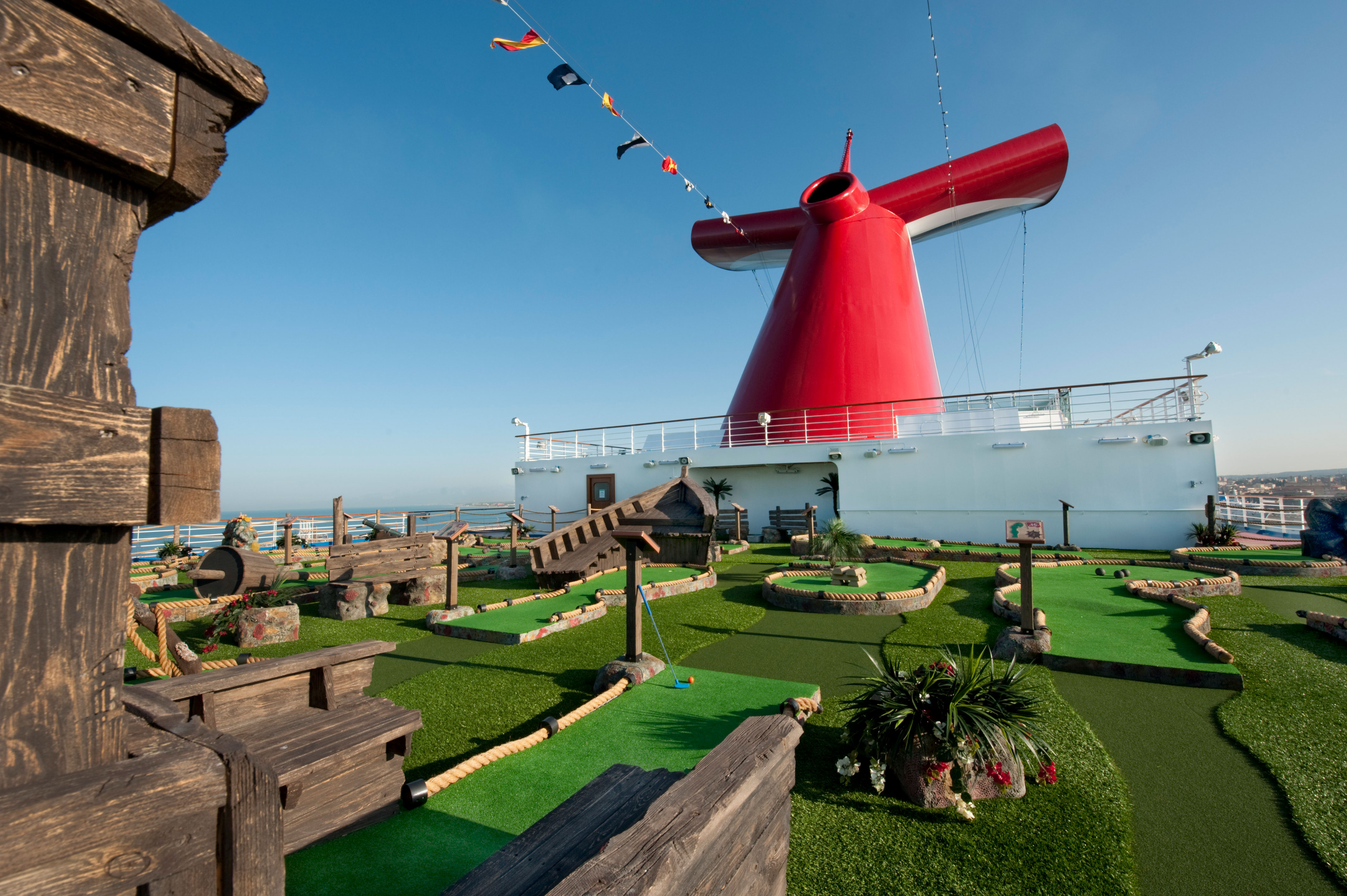9-hole mini golf