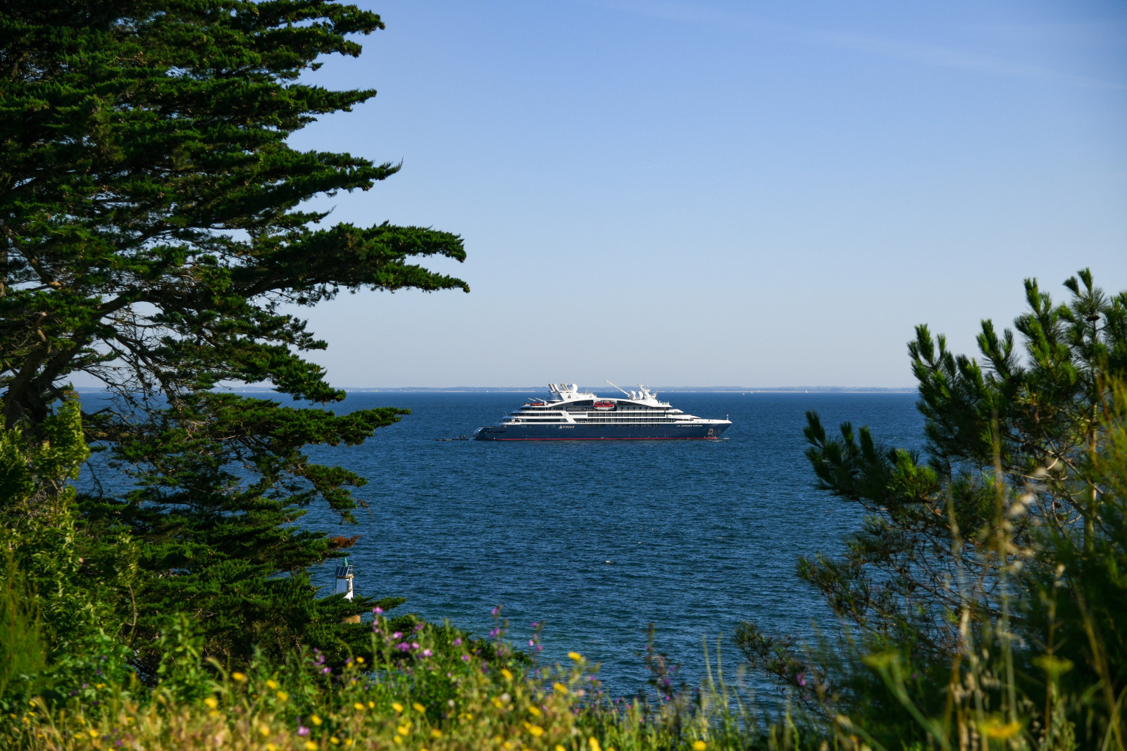 Le Jacques-Cartier, South Pacific