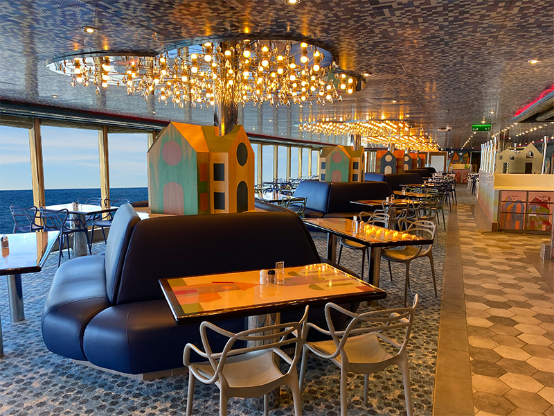 Lido Marketplace is a casual self-service buffet eatery offers full breakfast, lunch and dinner buffets
