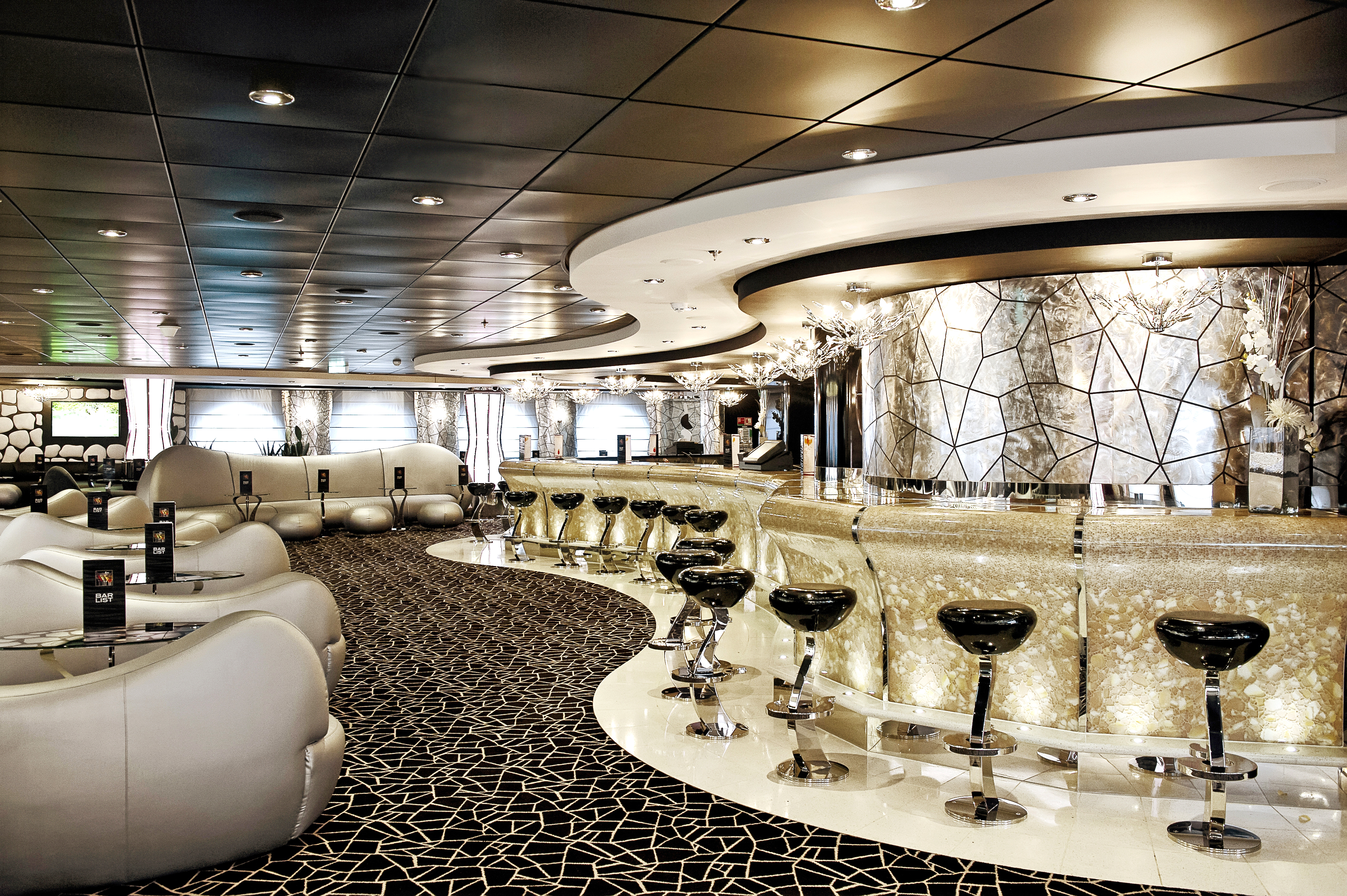 Black & White Lounge