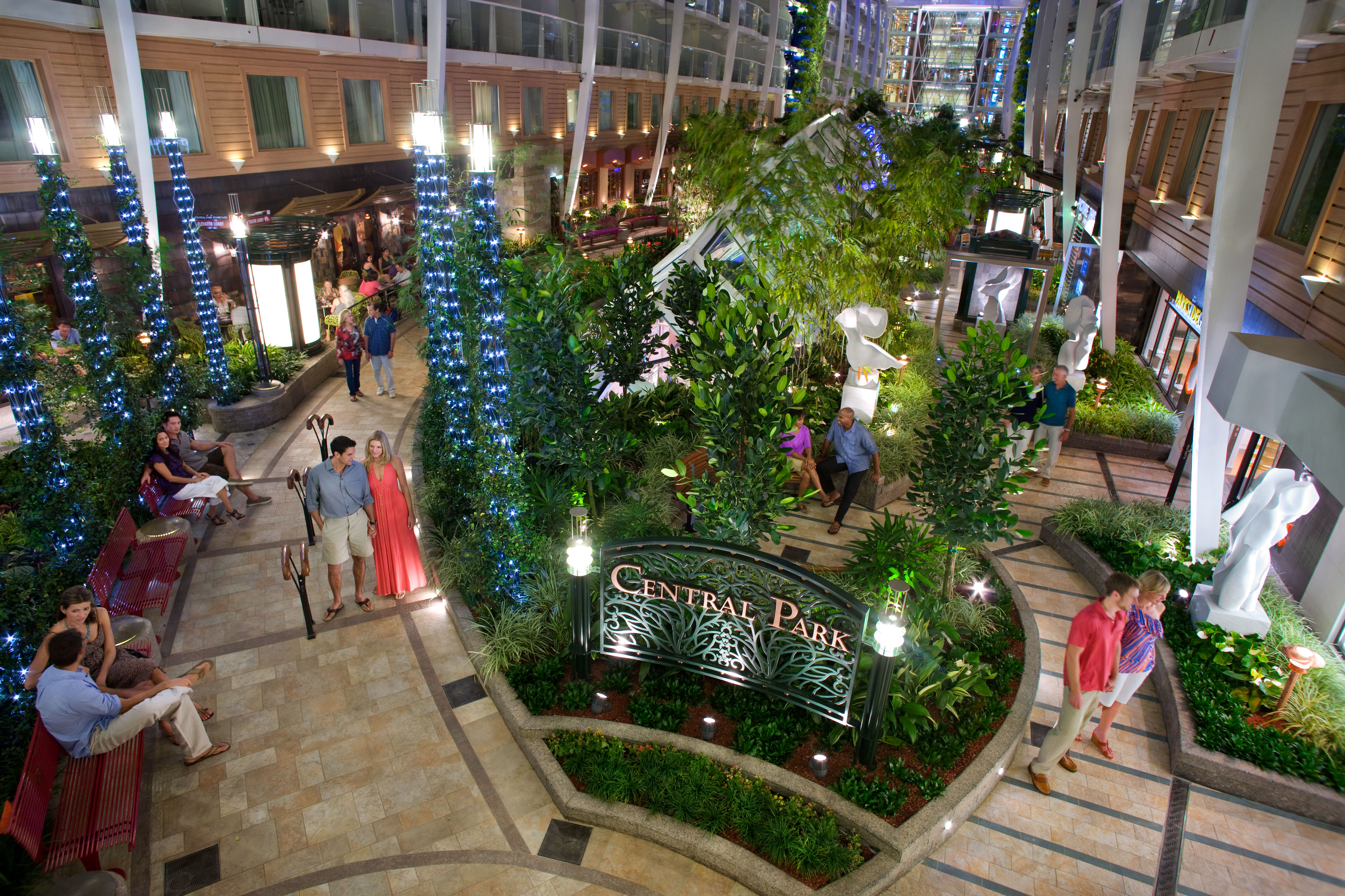 Central Park – an oasis with outdoor restaurants and 12,000 plants
