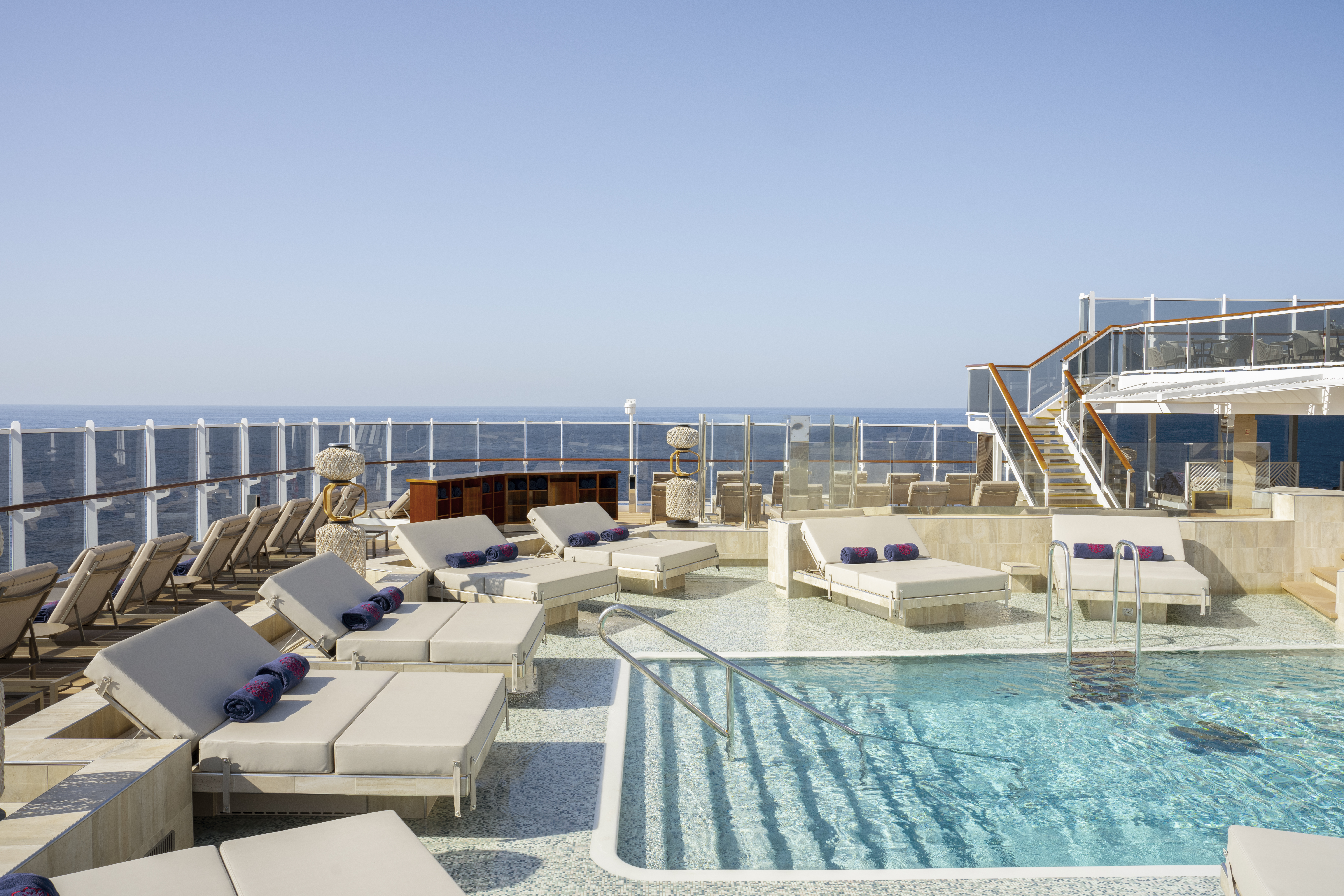 Atoll Pool & Bar