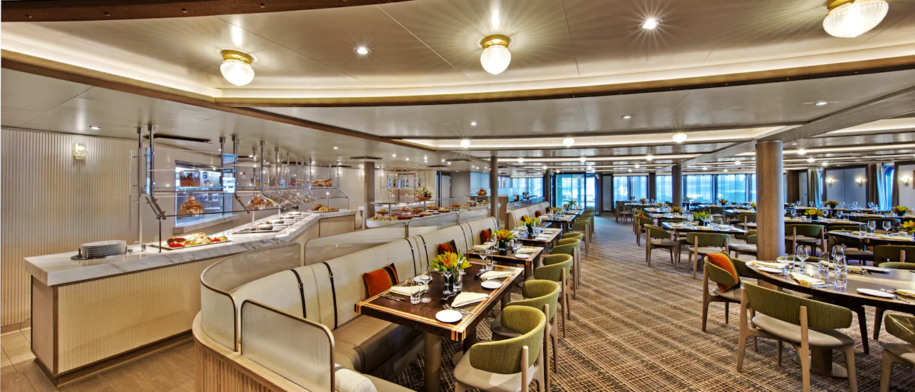 The buffet restaurant The Colonnade