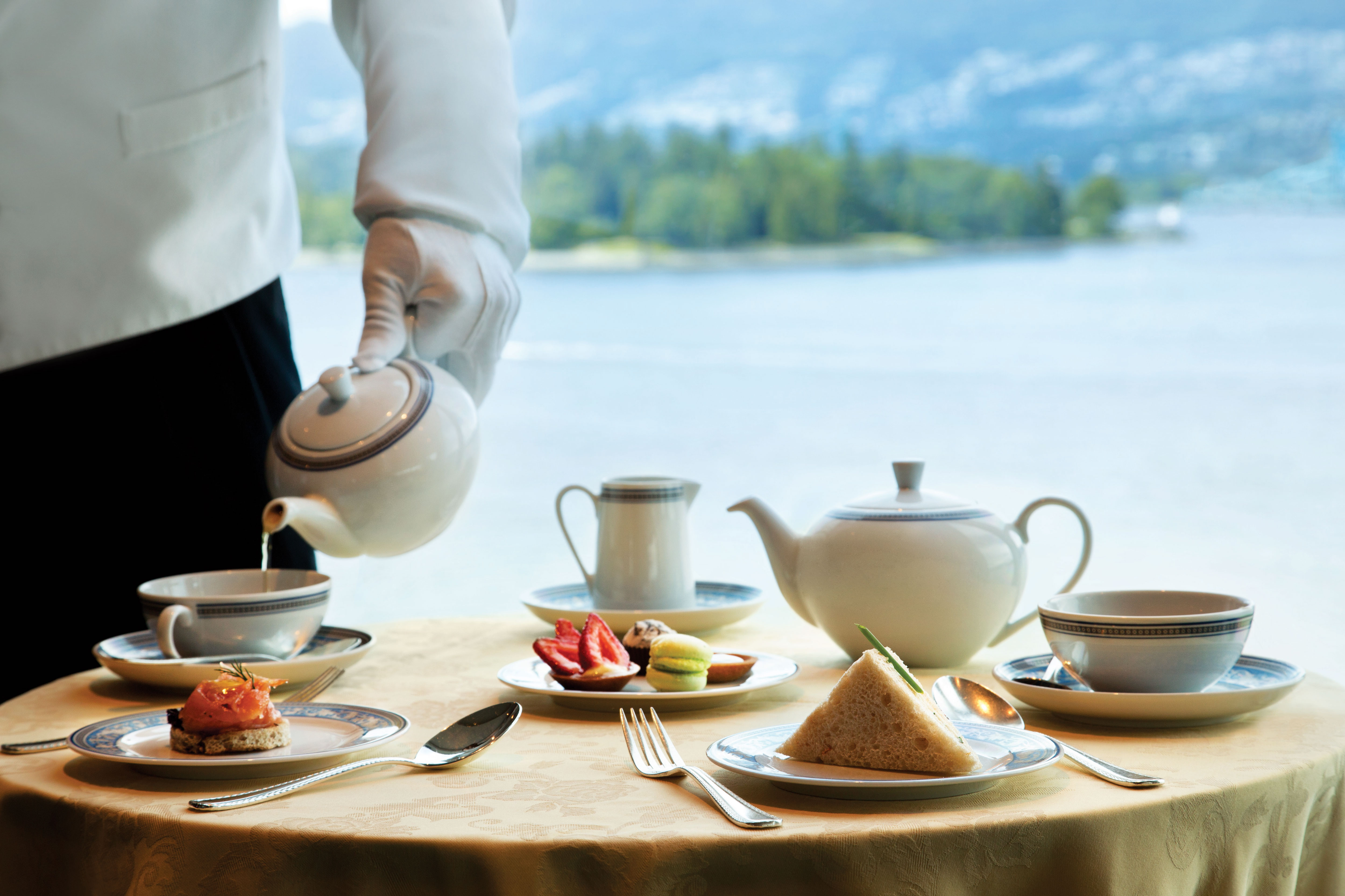 Afternoon tea served at Horizons with live music in the evenings