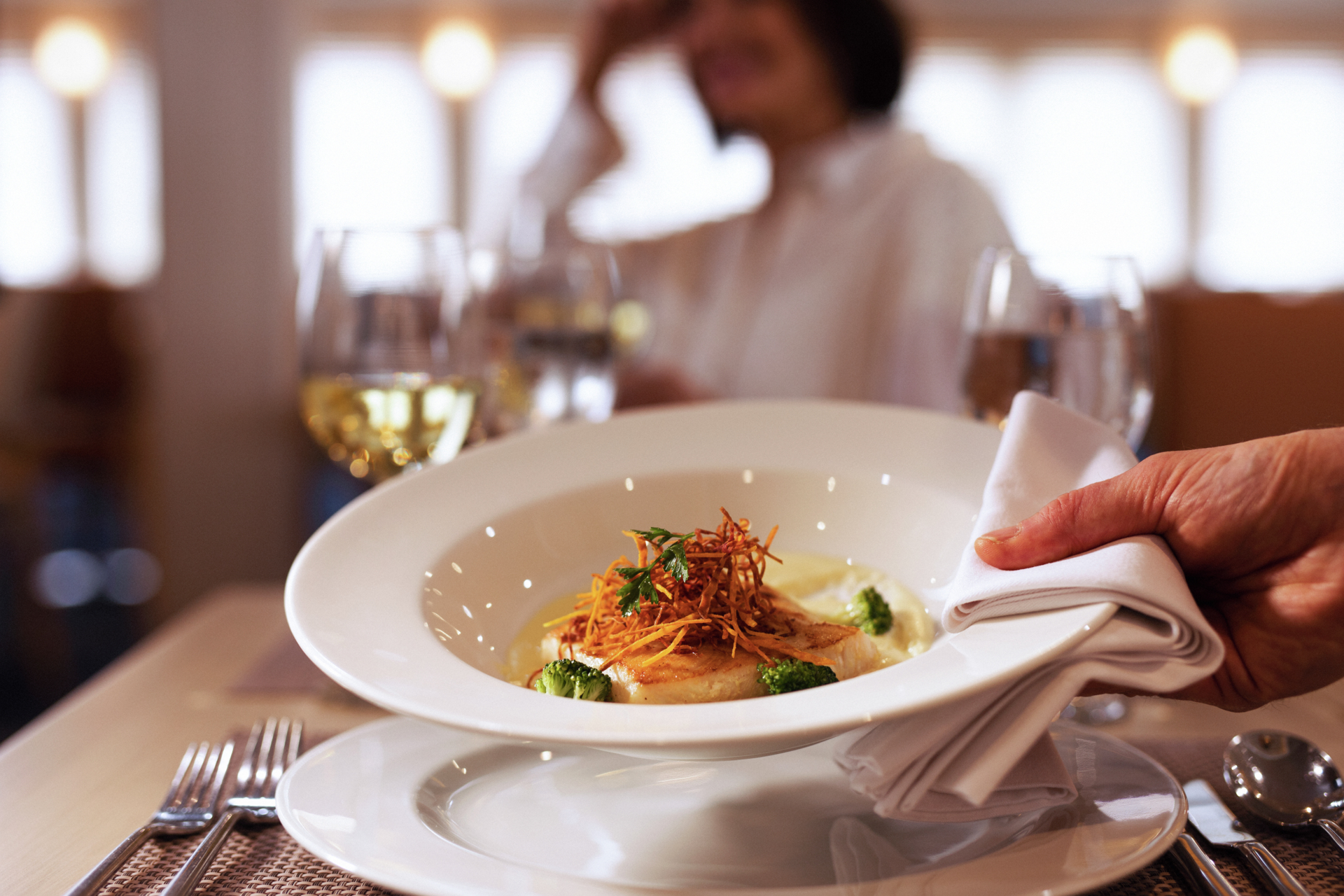 The kitchen team uses local and organic ingredients in all dishes
