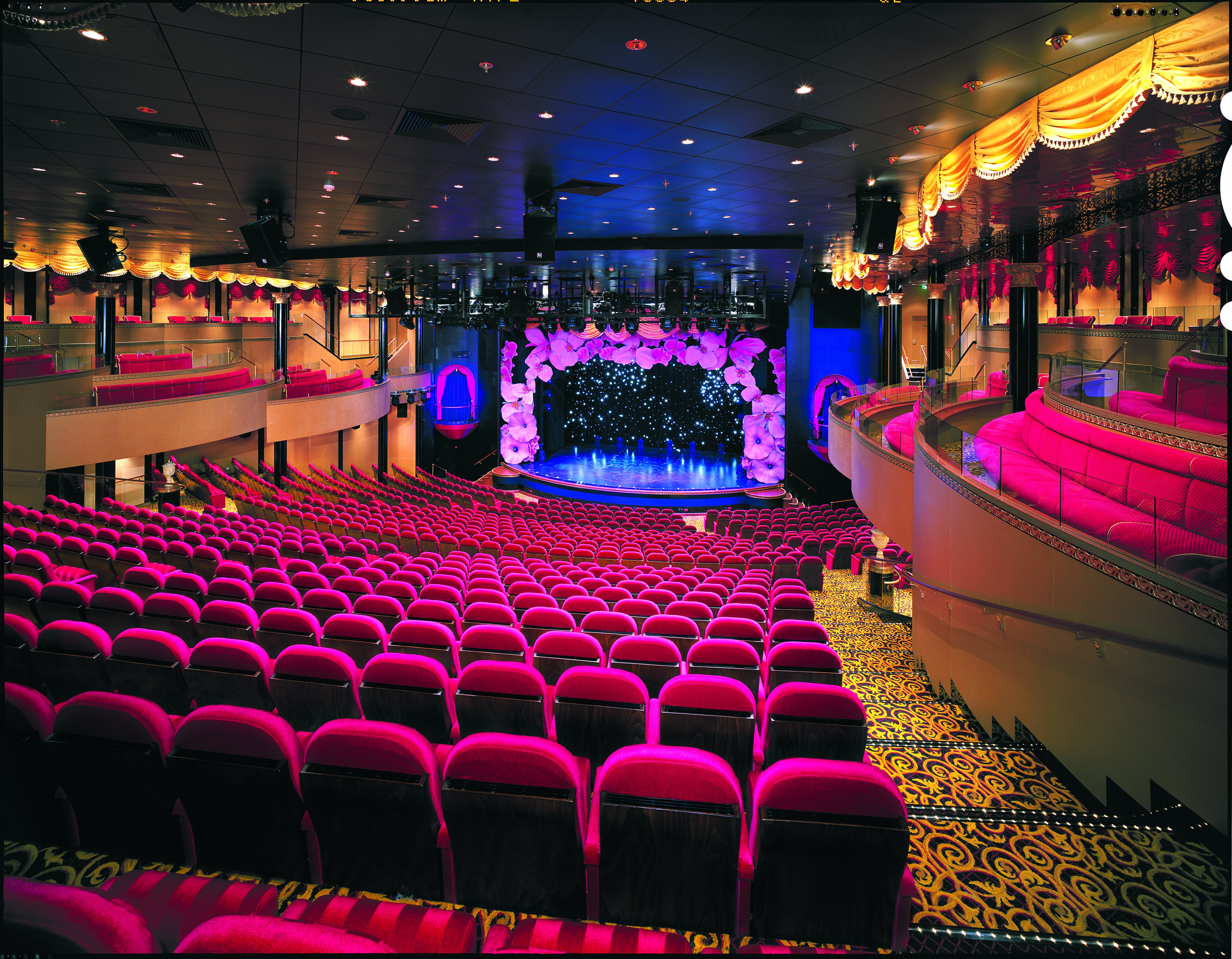 The three-deck high theatre
