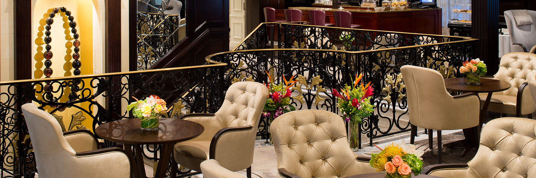 Mosaic Cafe - complimentary patisserie & bar; in the evening becomes a nightclub with live music