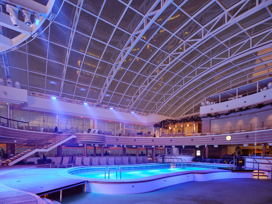 The 970m² retractable SkyDome glass roof is the special entertainment feature of the ship