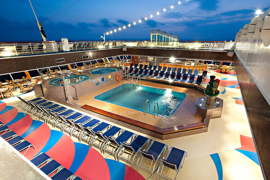 Relaxing pool deck at the aft of the ship