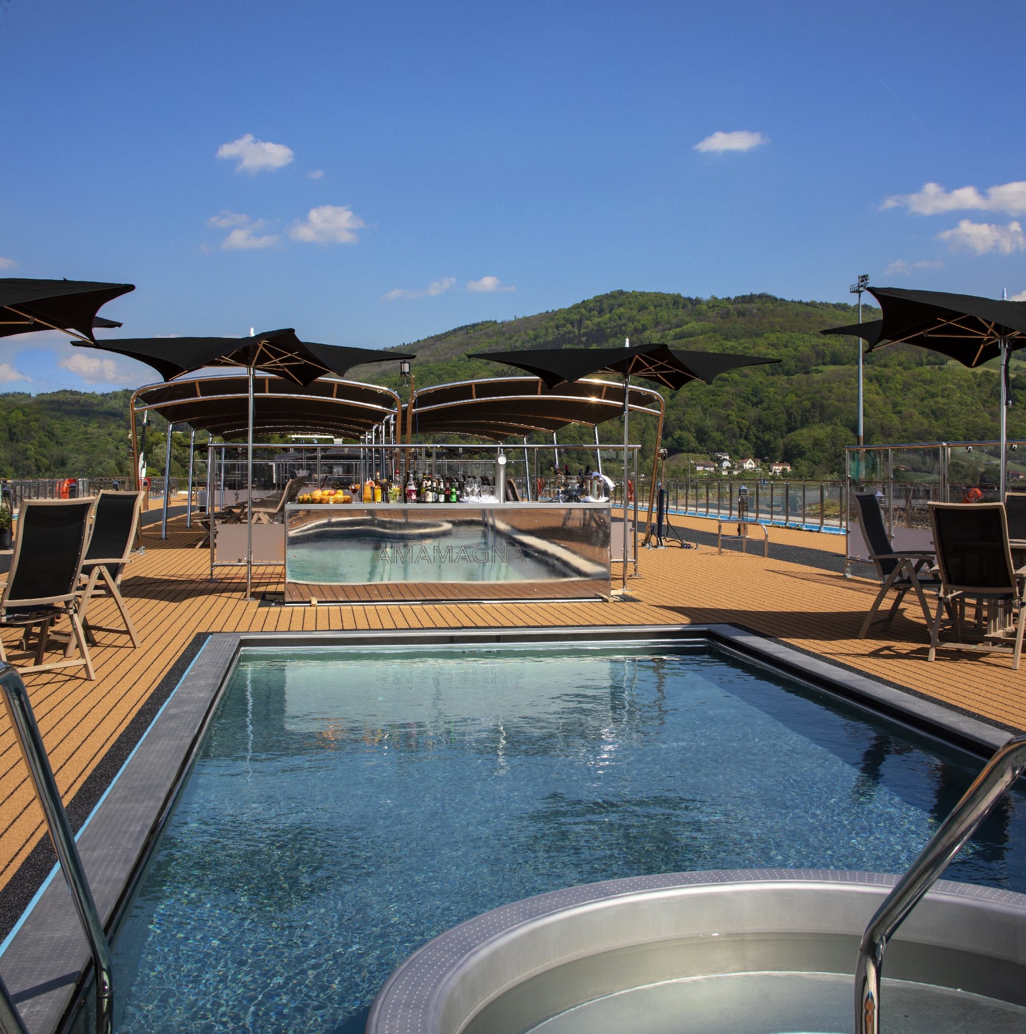 Sun Deck Swimming Pool & Sky Bar