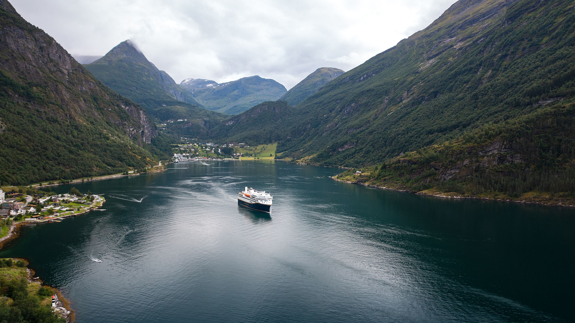 Havila Pollux in Geirangerfjord