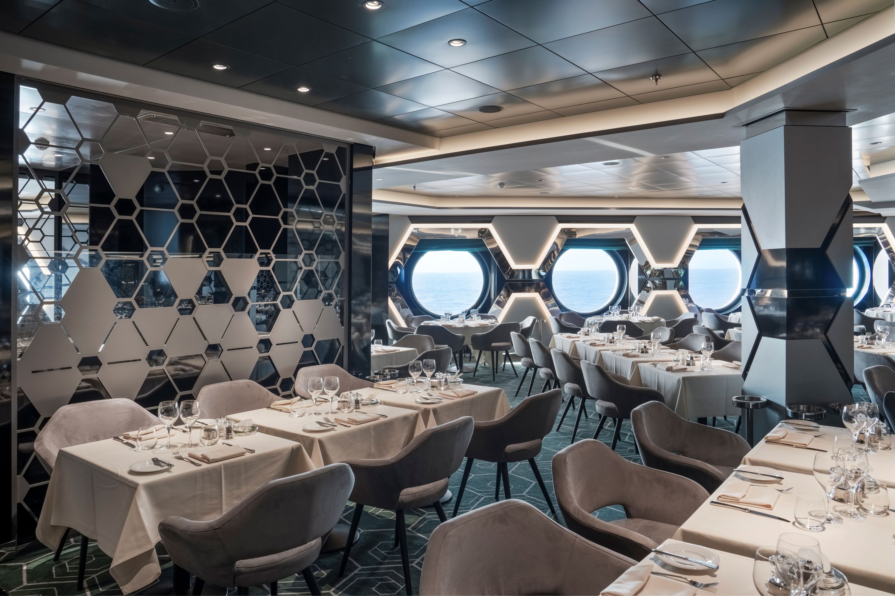 Hexagon & Esagono Restaurant