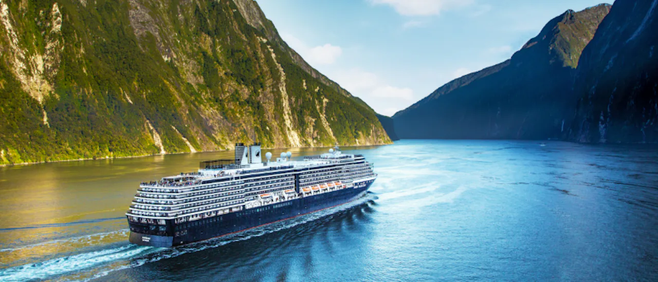 Noordam in Milford Sound
