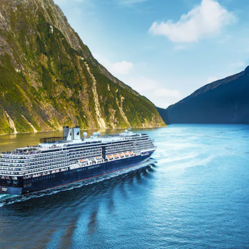 Noordam in Milford Sound