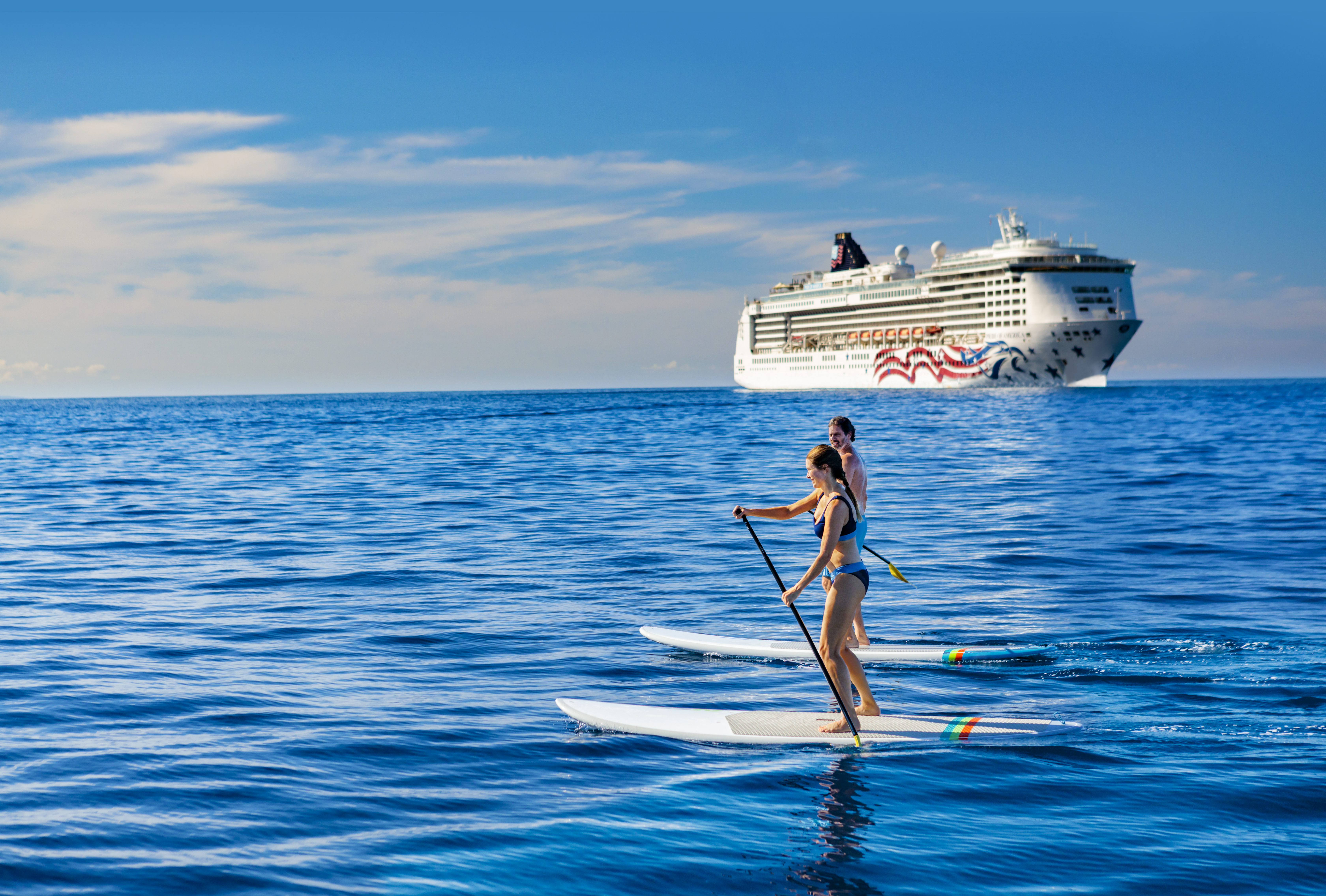 Hawaii couple standup paddleboard