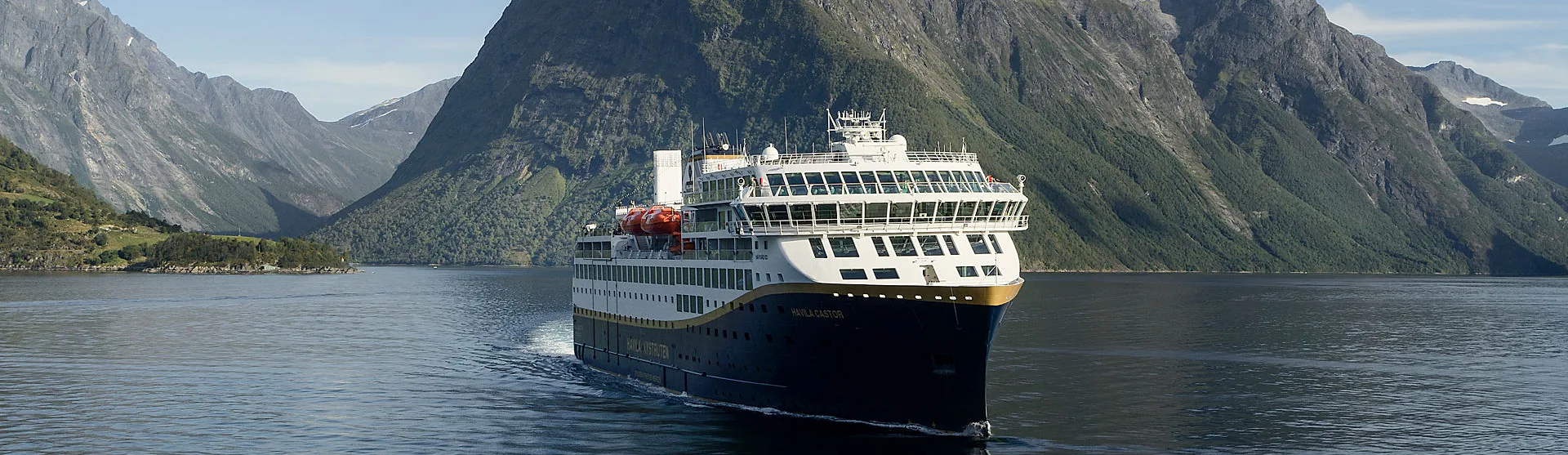 Havila Castor in Hjorundfjorden