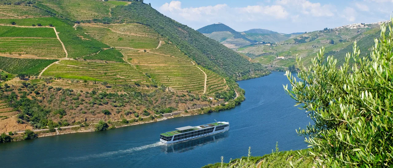 Emerald Nova on the Douro River