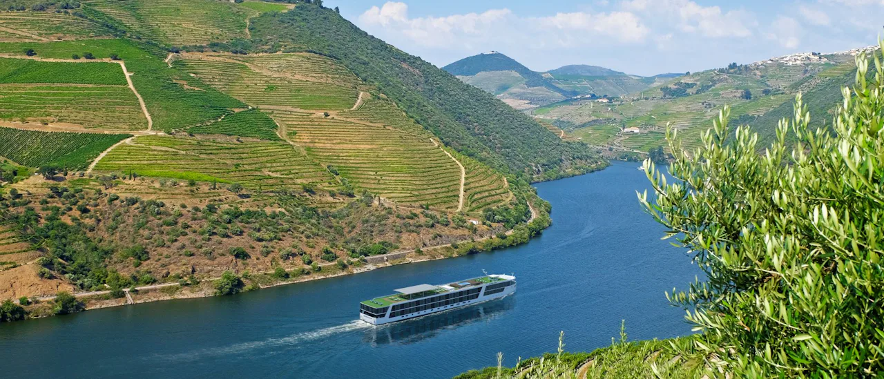 Emerald Nova on the Douro River